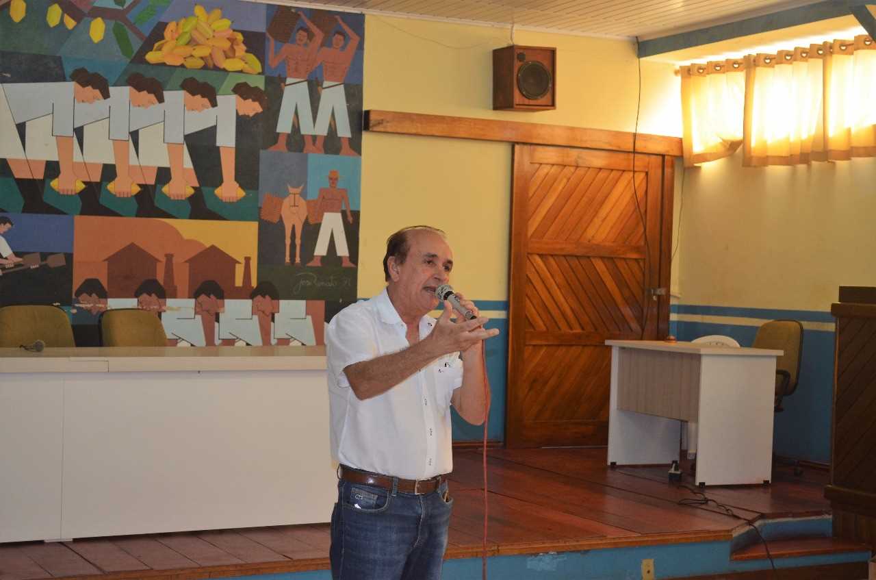 Secretaria de Saúde de Camacã faz entrega de 70 Tabletes para Agentes Comunitários